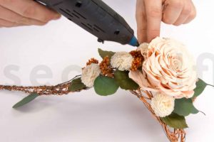 creation originale en art floral avec des roses stabilisee