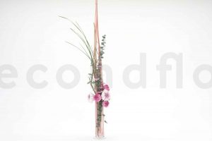 tube de roses stabilisees avec eucalyptus art floral diy