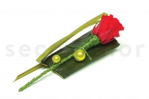broche homme diy en rose stabilisee