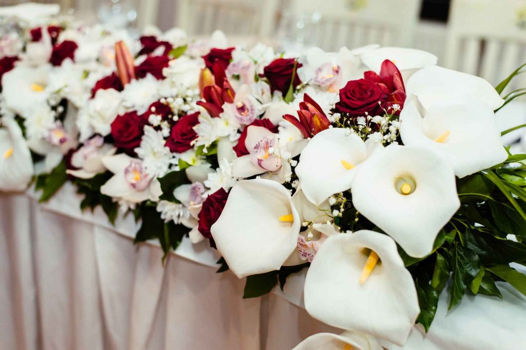 calla lily dans centre de table de mariage