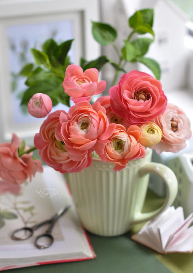 fleurs en argile orange